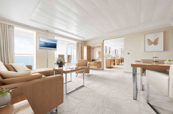 Hapag Lloyd MS Europa Grand Suite 1.png